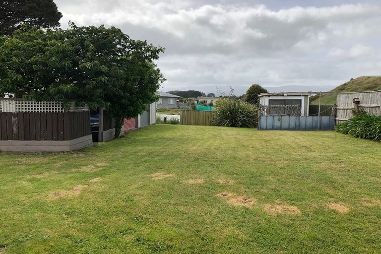 Photo of property in 52 Sarah Street, Waikawa Beach, Levin, 5573