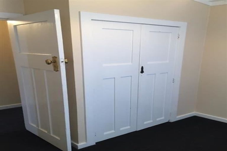 Photo of property in 2 Chaucer Road, Hospital Hill, Napier, 4110