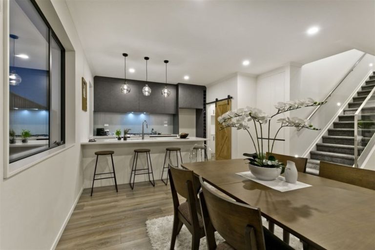 Photo of property in 6 Barrique Road, Kumeu, 0810