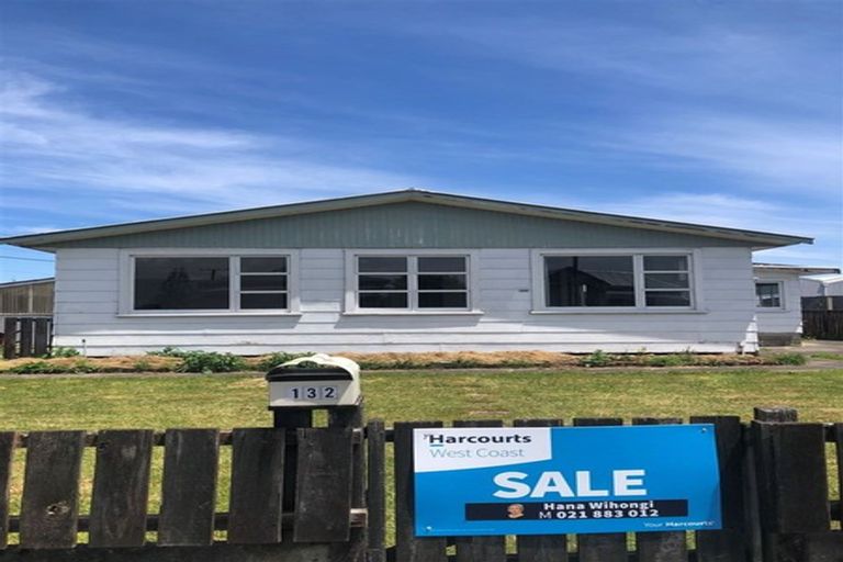 Photo of property in 132 Peel Street, Westport, 7825