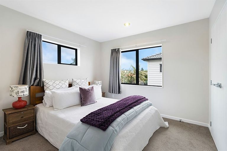 Photo of property in 105 Lincoln Park Avenue, Massey, Auckland, 0614