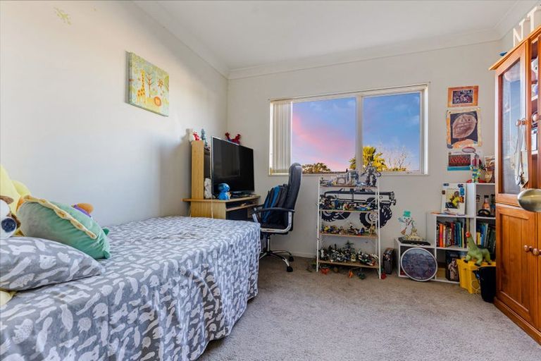 Photo of property in 21 Bradnor Meadows Drive, Swanson, Auckland, 0612