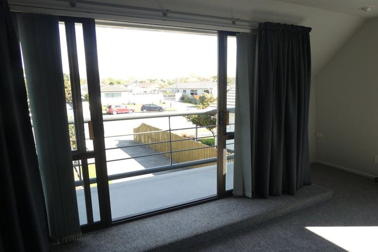 Photo of property in 11 Monteath Place, Redwood, Christchurch, 8051