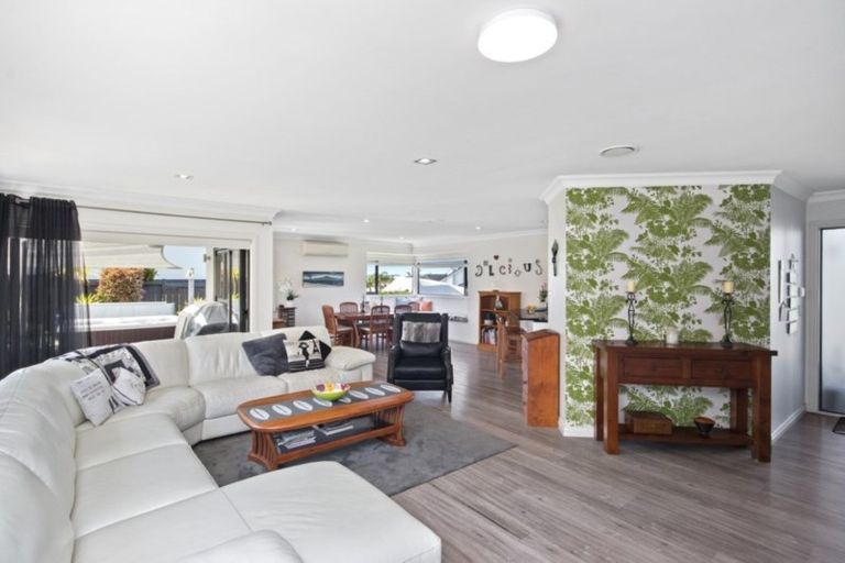 Photo of property in 34 Intrepid Crescent, Beachlands, Auckland, 2018