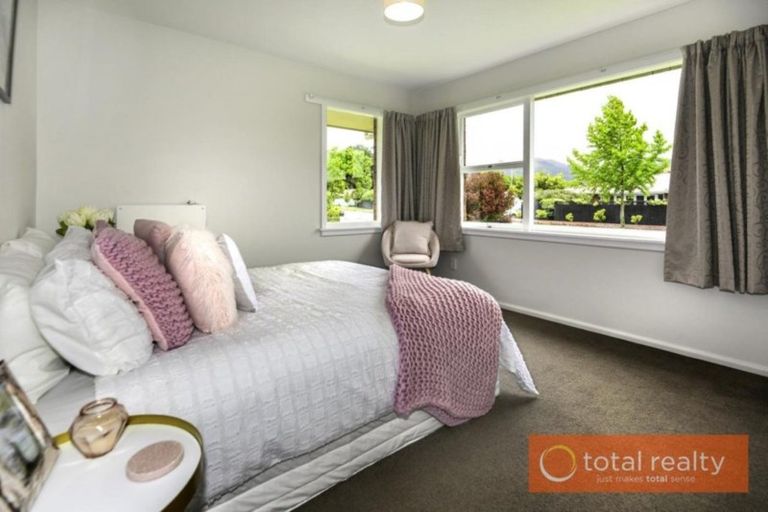 Photo of property in 12 Hurunui Street, Cracroft, Christchurch, 8025