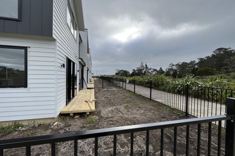 Photo of property in 1 Whawhaki Lane, Kumeu, 0810