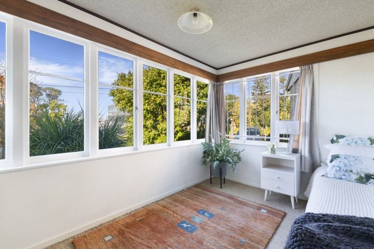 Photo of property in 50 Woodside Avenue, Northcote, Auckland, 0627