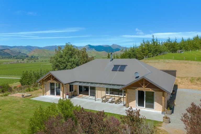 Photo of property in 670 Hawkesbury Road, Hawkesbury, Blenheim, 7272