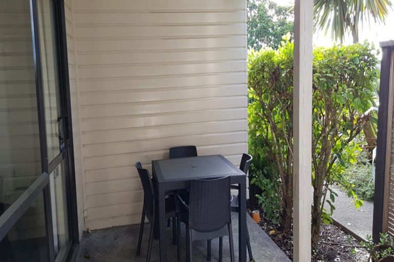 Photo of property in 8b Schnapper Rock Road, Schnapper Rock, Auckland, 0632