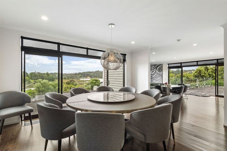 Photo of property in 16 Schopolo Place, Schnapper Rock, Auckland, 0632