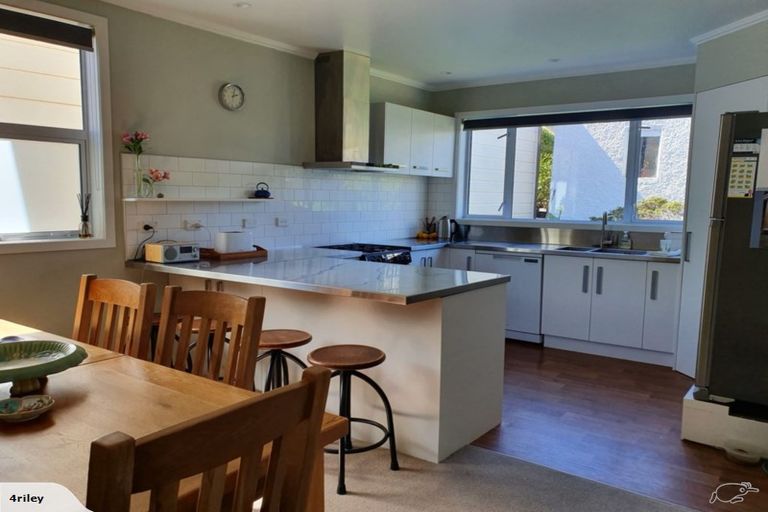 Photo of property in 30 Hiropi Street, Newtown, Wellington, 6021