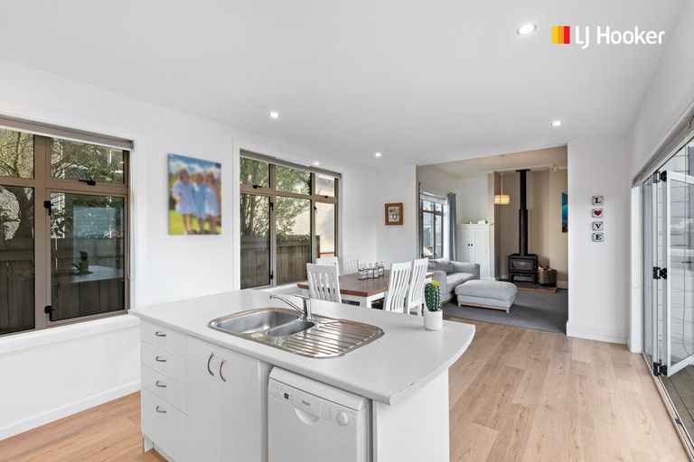 Photo of property in 69 Hargest Crescent, Saint Clair, Dunedin, 9012