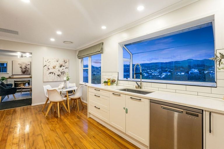 Photo of property in 13 Tainui Terrace, Tawa, Wellington, 5028