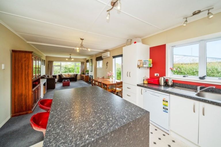 Photo of property in 15 Nikau Street, Inglewood, 4330