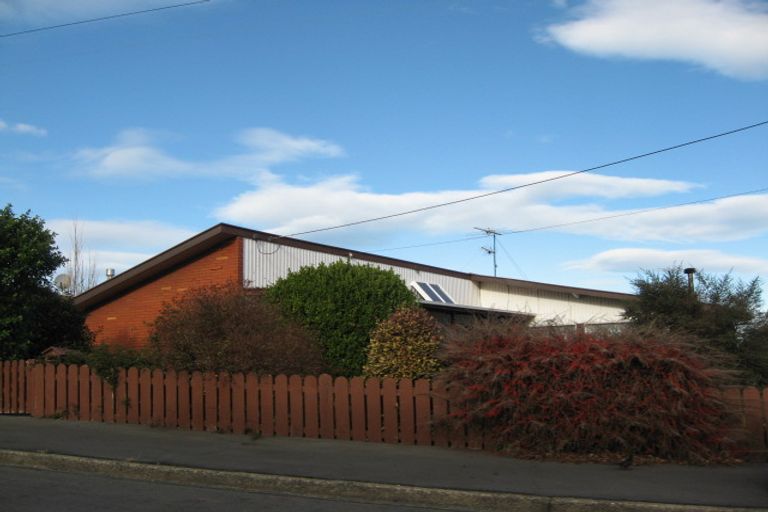 Photo of property in 2/21 Calypso Place, Rothesay Bay, Auckland, 0630