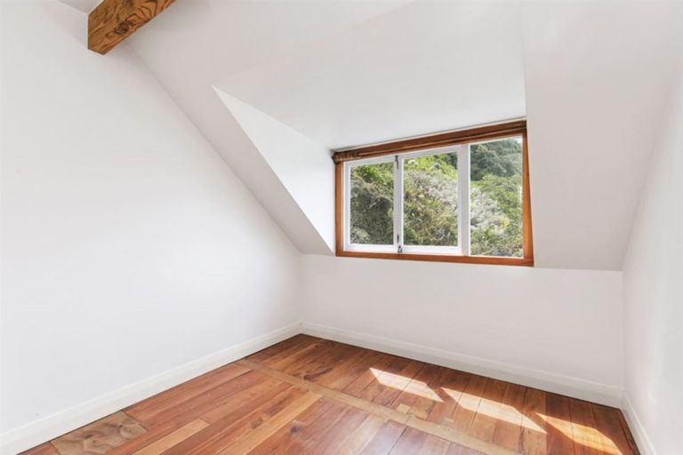 Photo of property in 330 The Esplanade, Island Bay, Wellington, 6023