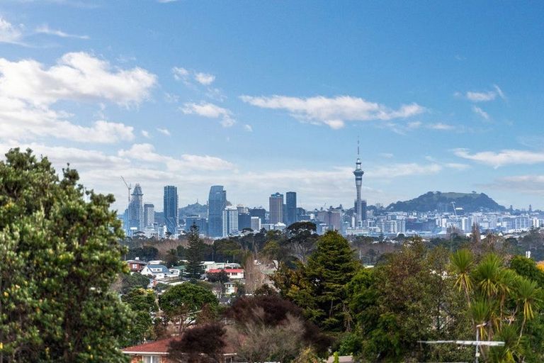 Photo of property in 3 Trevone Place, Forrest Hill, Auckland, 0620