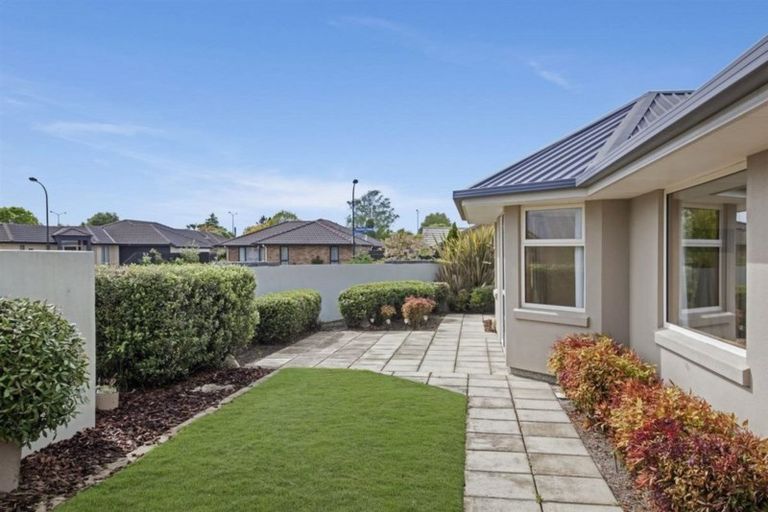 Photo of property in 2 Bayliss Close, Northwood, Christchurch, 8051