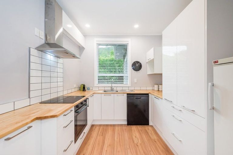 Photo of property in 65 Elizabeth Street, Waikanae, 5036