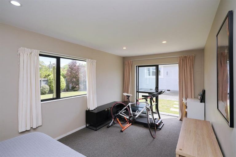 Photo of property in 24 Lincoln Road, Hillmorton, Christchurch, 8024