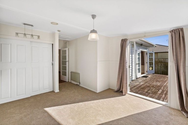 Photo of property in 43 Lismore Street, Strandon, New Plymouth, 4312