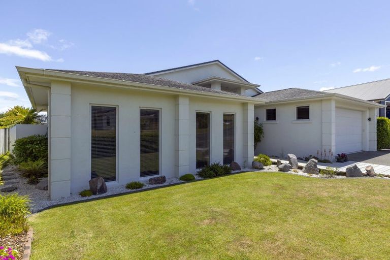 Photo of property in 25 Magnolia Rise, Waipahihi, Taupo, 3330