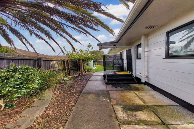 Photo of property in 2/9 Applewood Drive, Henderson, Auckland, 0612