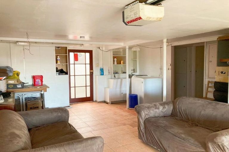 Photo of property in 66 Roberts Road, Te Atatu South, Auckland, 0610