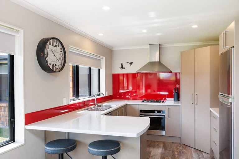 Photo of property in 43 Geneva Terrace, Kelvin Grove, Palmerston North, 4414