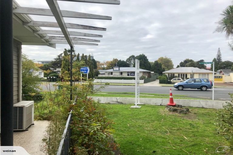 Photo of property in 34 Lincoln Road, Henderson, Auckland, 0610