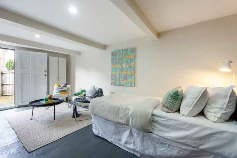 Photo of property in 10 Beaubank Road, Kelston, Auckland, 0602