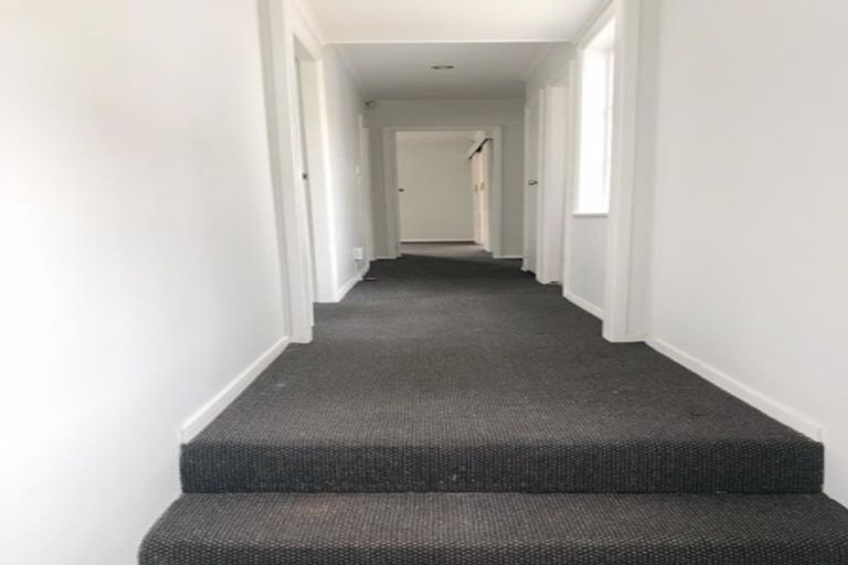 Photo of property in 67 Kelman Road, Kelston, Auckland, 0602