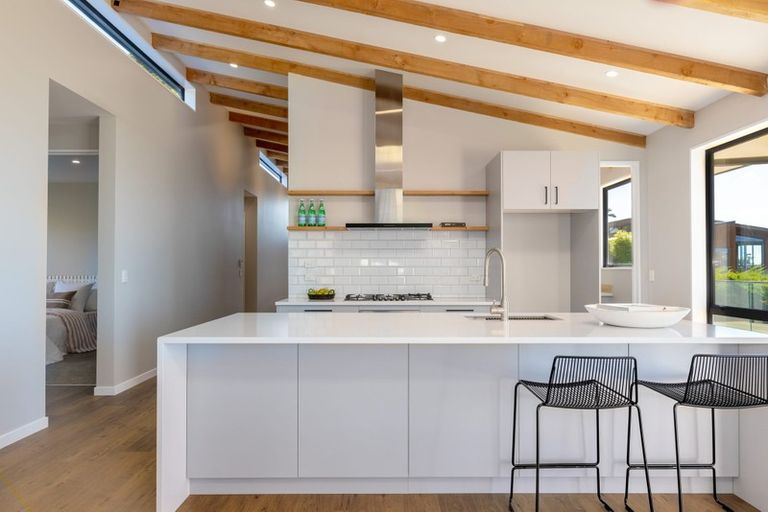 Photo of property in 63 Moncks Spur Road, Redcliffs, Christchurch, 8081