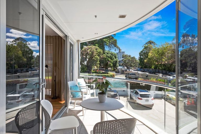 Photo of property in 1/7 The Promenade, Takapuna, Auckland, 0622