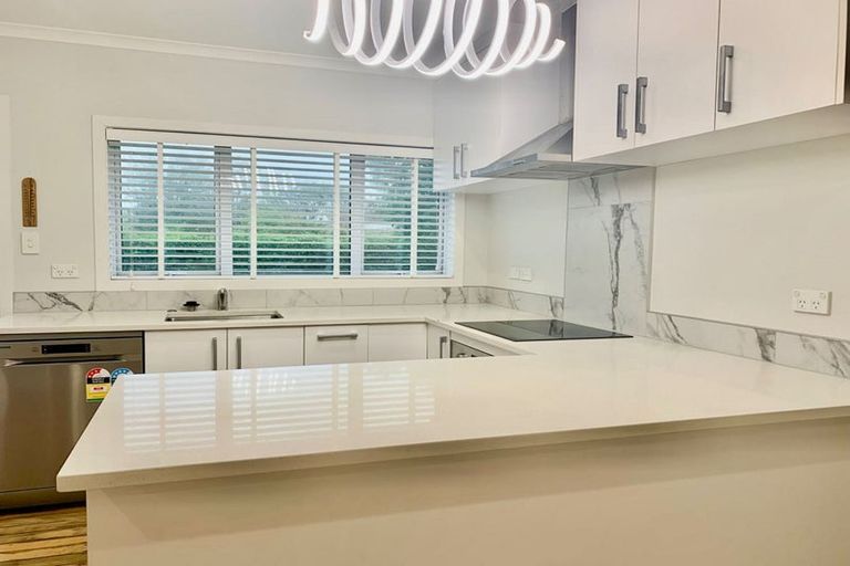 Photo of property in 2/300 Lake Road, Hauraki, Auckland, 0622