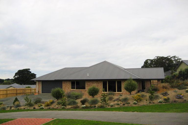 Photo of property in 2 Holyport Close, Fairfield, Dunedin, 9018