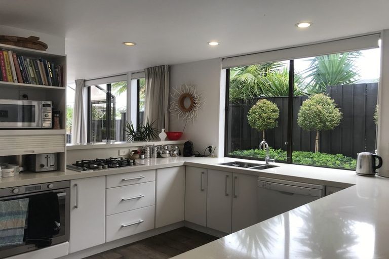 Photo of property in 1/12 Craig Road, Milford, Auckland, 0620