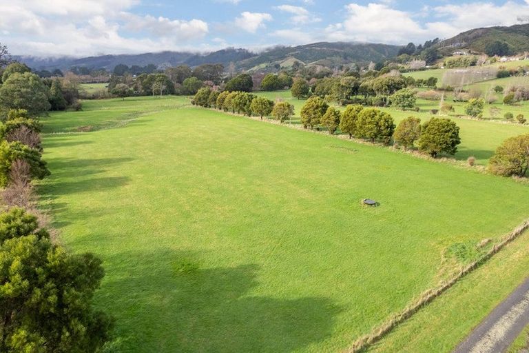 Photo of property in 1015b Beach Road, Torbay, Auckland, 0630