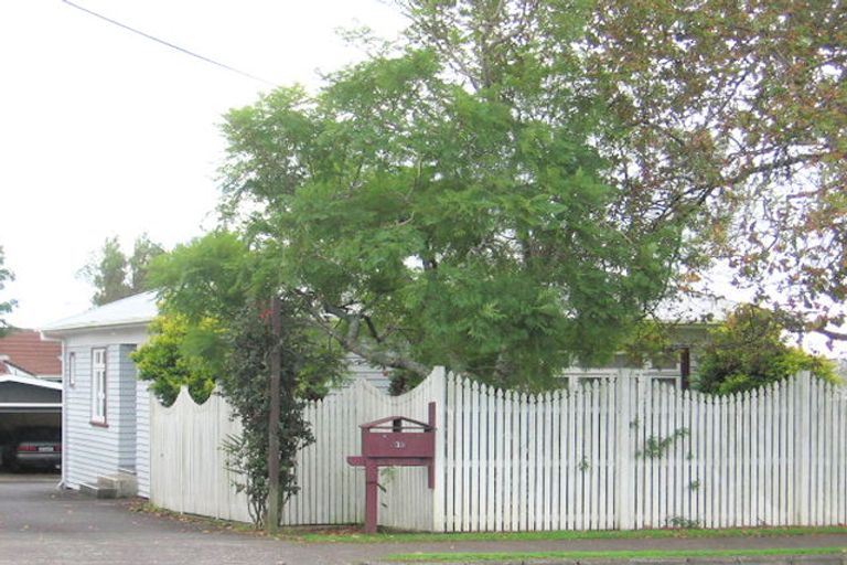 Photo of property in 1/33 West Coast Road, Glen Eden, Auckland, 0602