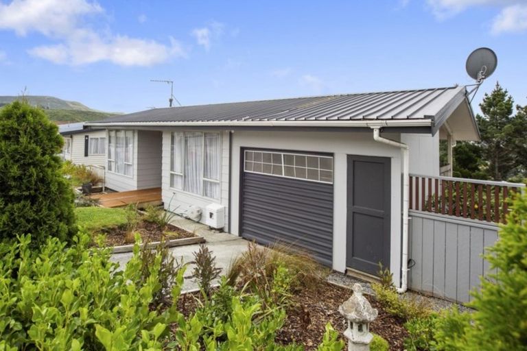 Photo of property in 19 Greenwich Grove, Stokes Valley, Lower Hutt, 5019