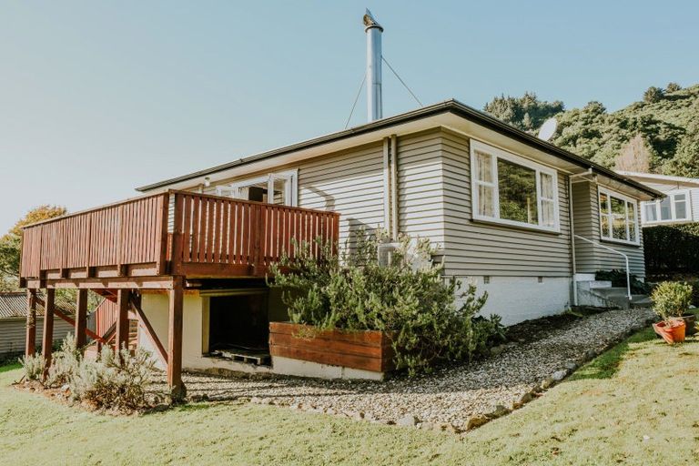 Photo of property in 12 Lincoln Street, Picton, 7220