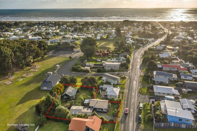 Photo of property in 619 Waitarere Beach Road, Waitarere Beach, Levin, 5510