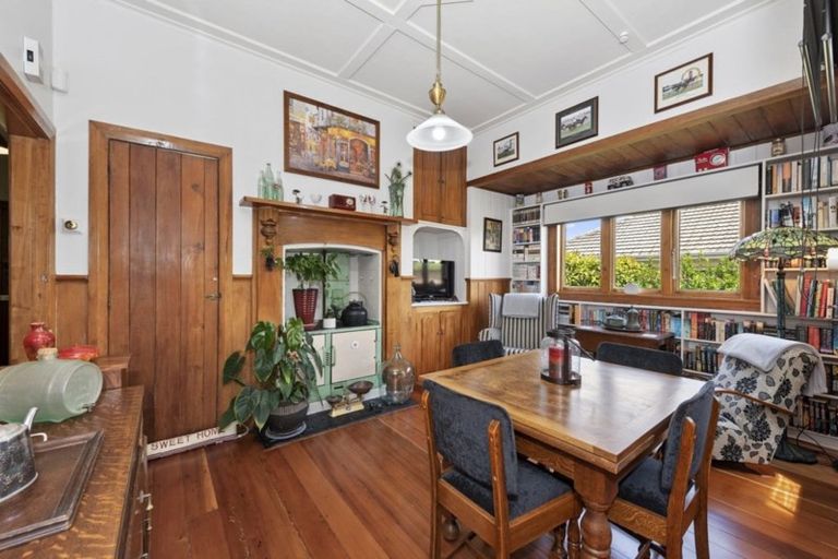 Photo of property in 106 Forest Lake Road, Forest Lake, Hamilton, 3200