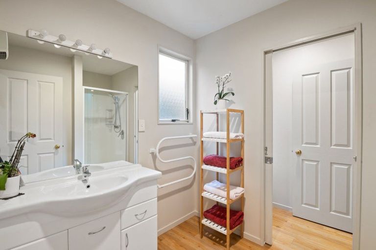 Photo of property in 5 Rosefield Lane, Northcote, Christchurch, 8052