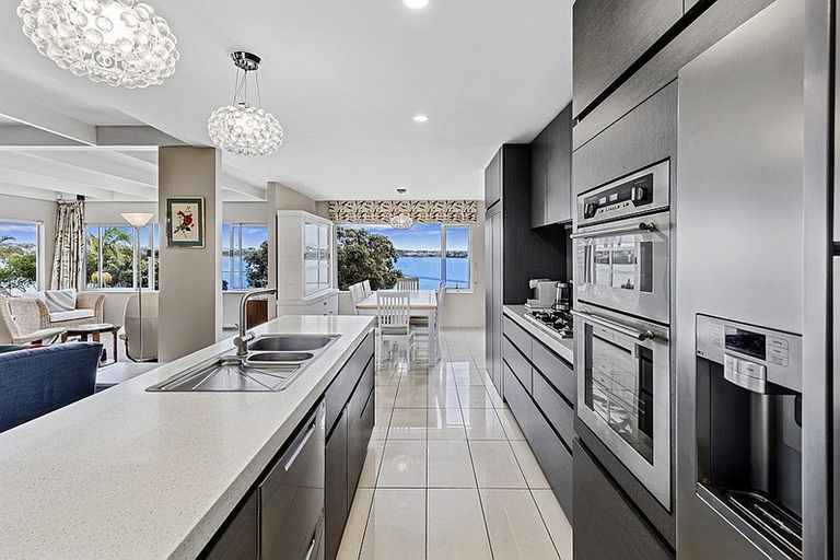 Photo of property in 1/22 Lansdowne Street, Bayswater, Auckland, 0622