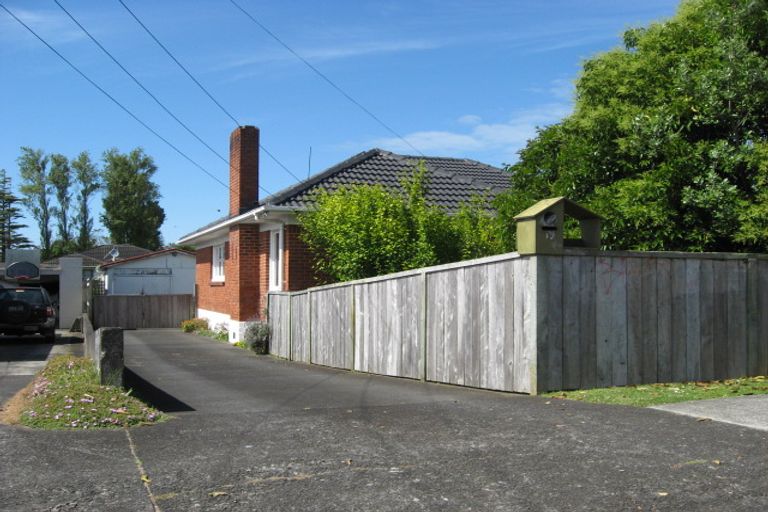 Photo of property in 12 Rimu Road, Mangere Bridge, Auckland, 2022