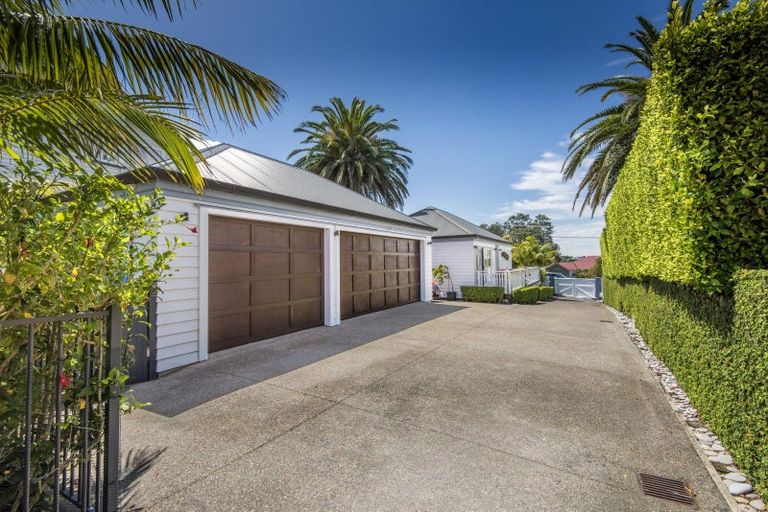 Photo of property in 13 Stanley Point Road, Stanley Point, Auckland, 0624