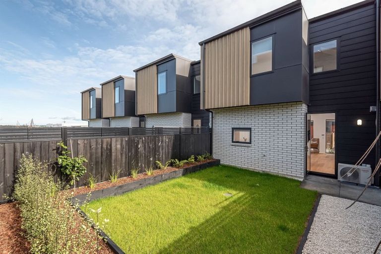 Photo of property in 3 Te One Place, Redwood, Christchurch, 8051