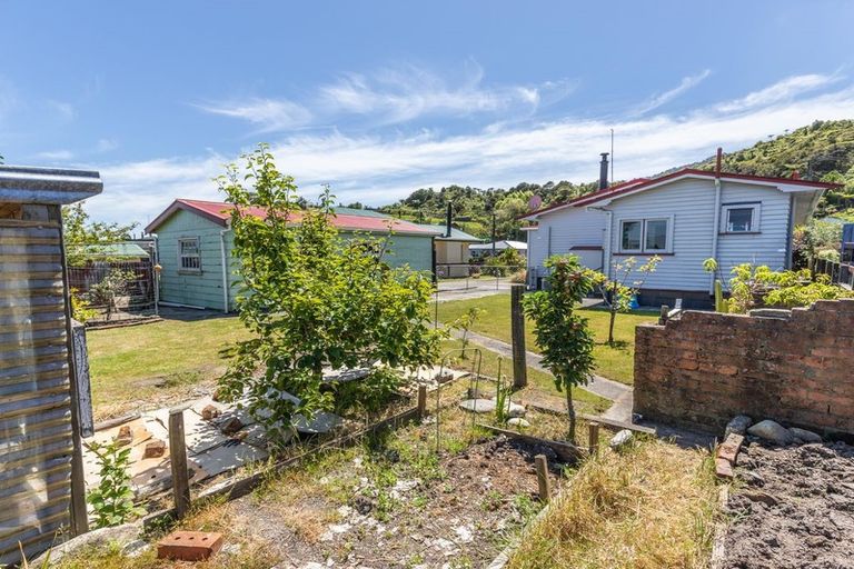 Photo of property in 20 Ashmore Avenue, Cobden, Greymouth, 7802