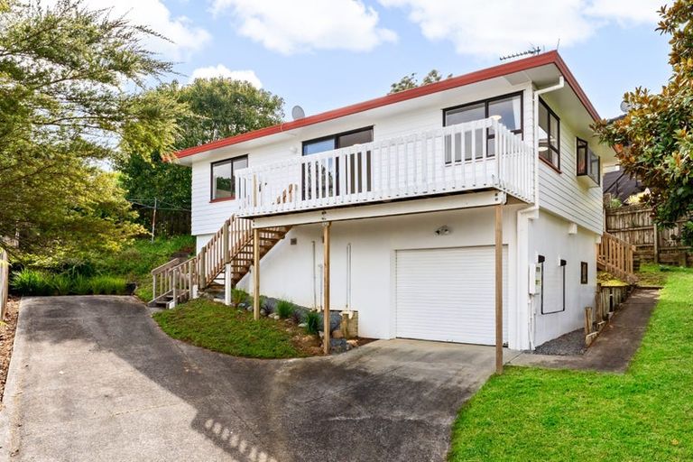 Photo of property in 2/16 Kupari Place, Totara Vale, Auckland, 0629